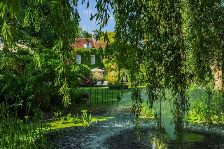 Contemporary Theydon Bois image 42