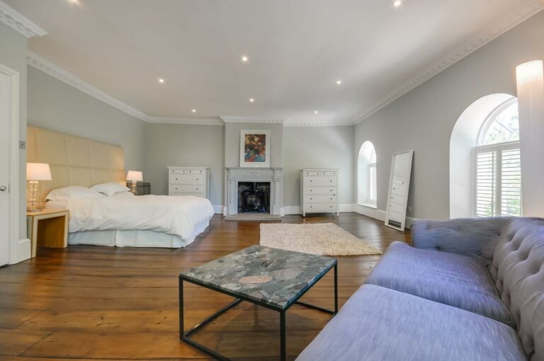 Contemporary Theydon Bois image 27
