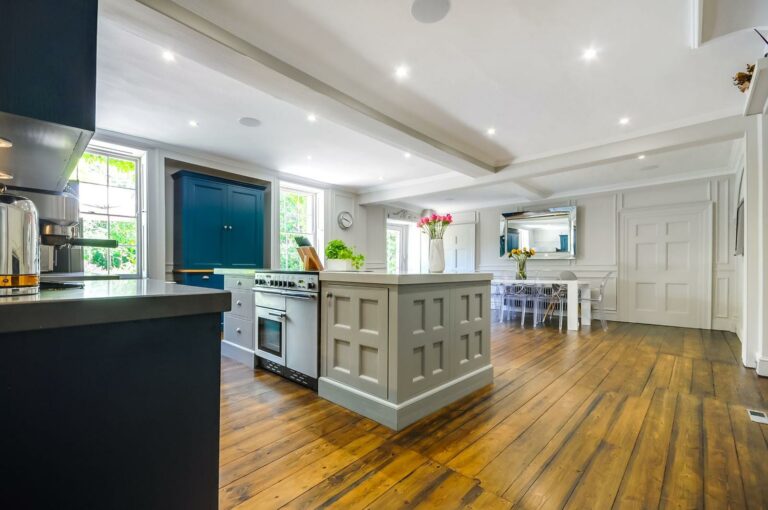 Contemporary Theydon Bois image 3