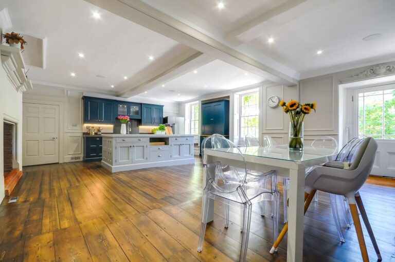 Contemporary Theydon Bois image 2