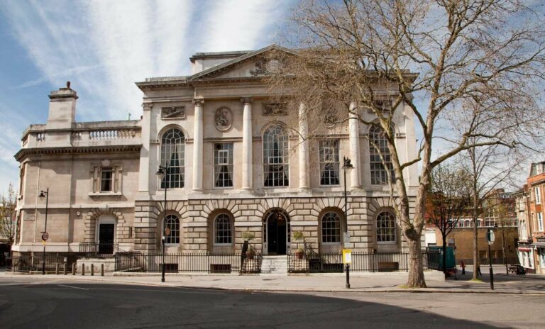 Grand Period Building in Clerkenwell image 1