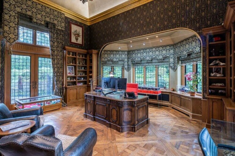Grand Magical Home in Radlett image 16