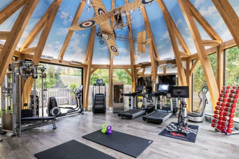 Grand Magical Home in Radlett image 24
