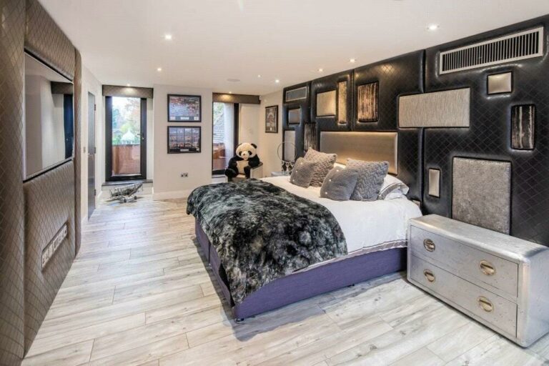 Grand Magical Home in Radlett image 32