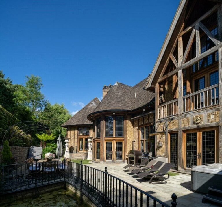 Grand Magical Home in Radlett image 37