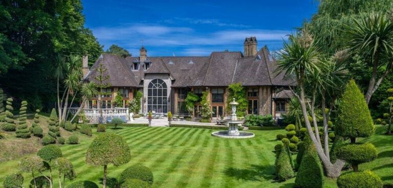 Grand Magical Home in Radlett image 39