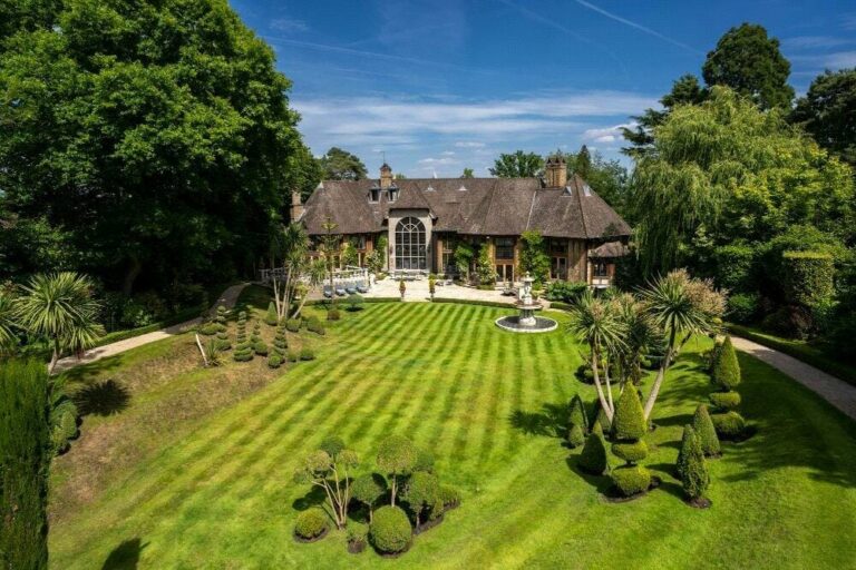 Grand Magical Home in Radlett image 40