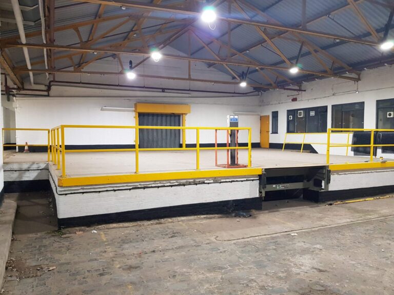 Large Period Warehouse in E3 image 51