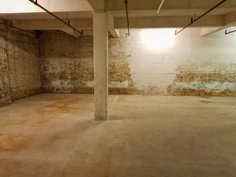 Large Period Warehouse in E3 image 37