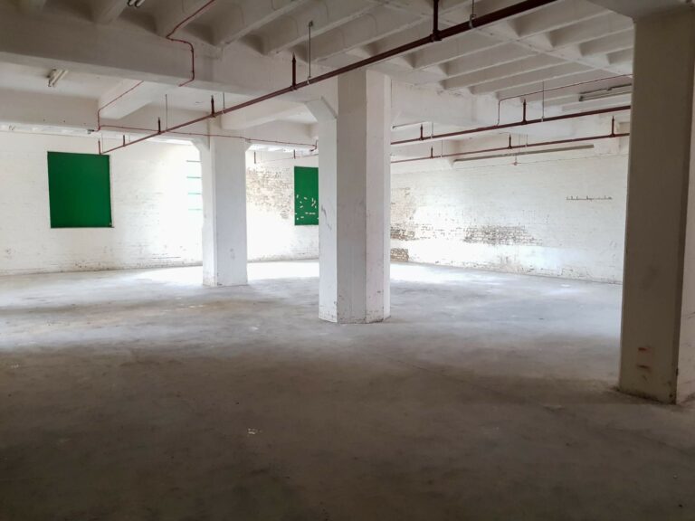 Large Period Warehouse in E3 image 43