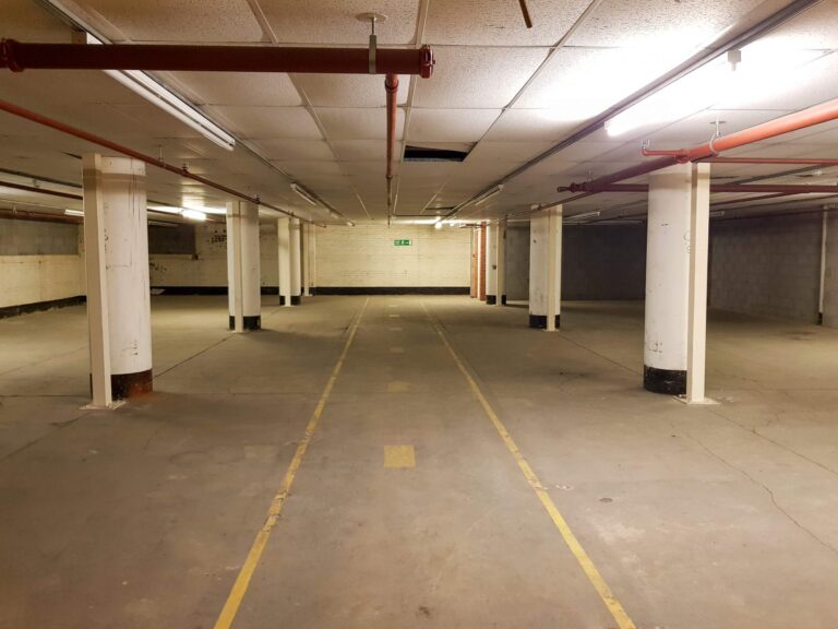 Large Period Warehouse in E3 image 11