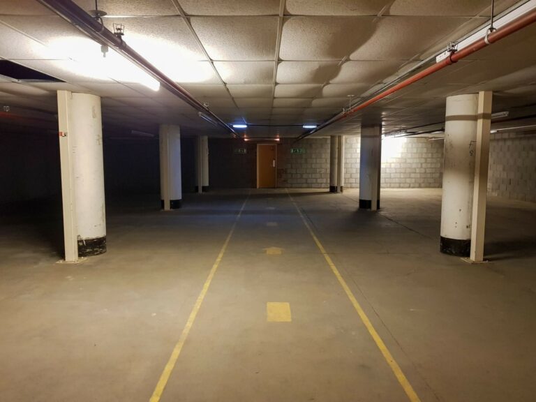 Large Period Warehouse in E3 image 13