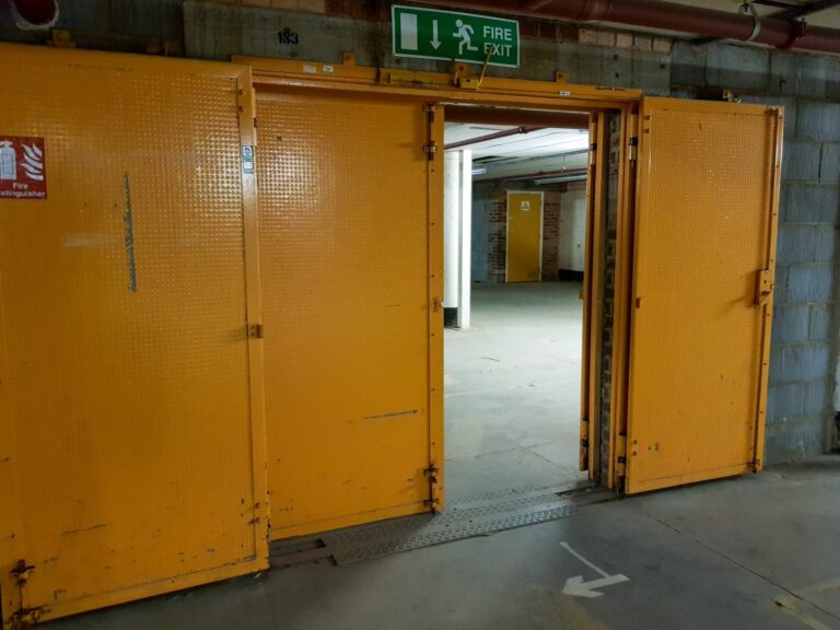 Large Period Warehouse in E3 image 15