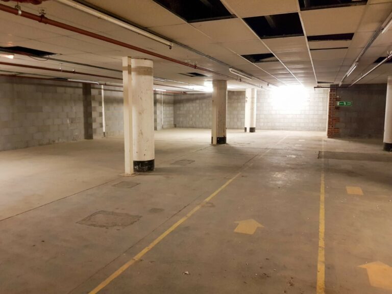 Large Period Warehouse in E3 image 16