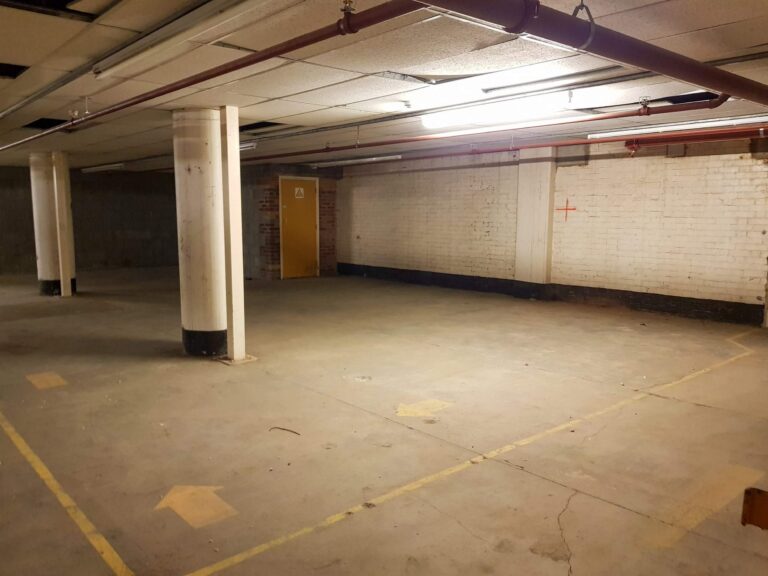 Large Period Warehouse in E3 image 17