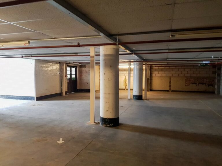 Large Period Warehouse in E3 image 18