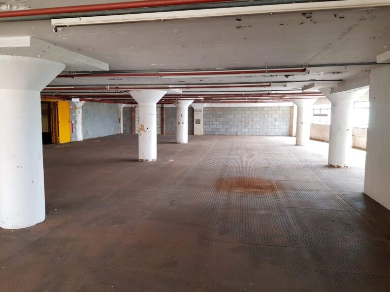 Large Period Warehouse in E3 image 19