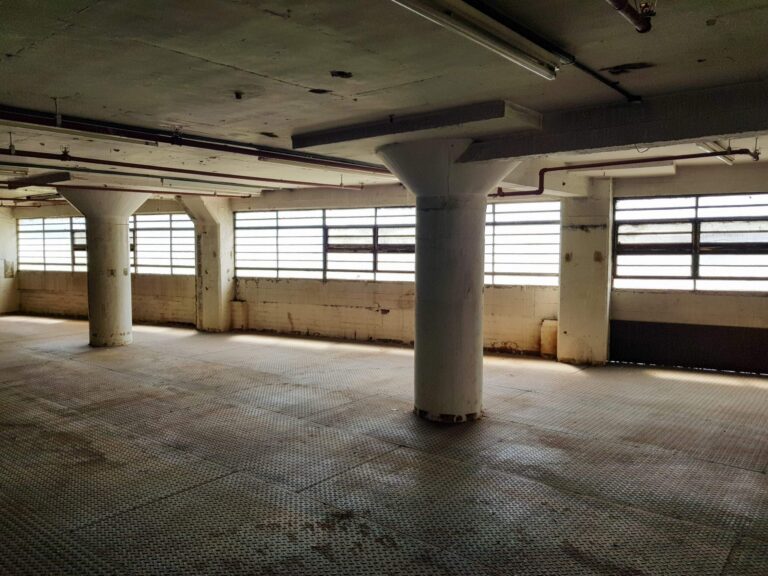 Large Period Warehouse in E3 image 20