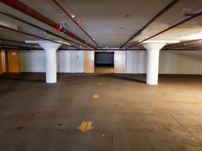 Large Period Warehouse in E3 image 22