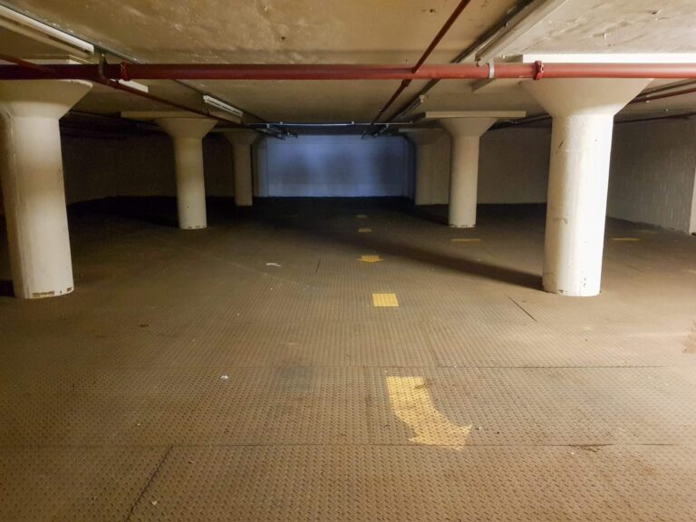 Large Period Warehouse in E3 image 23