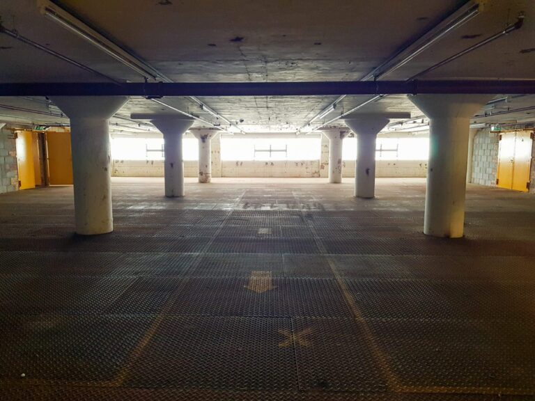 Large Period Warehouse in E3 image 24