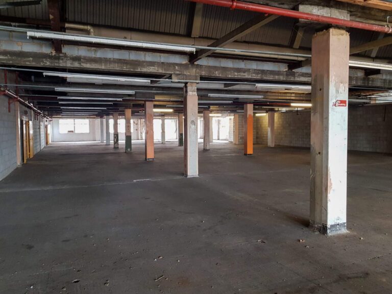 Large Period Warehouse in E3 image 27