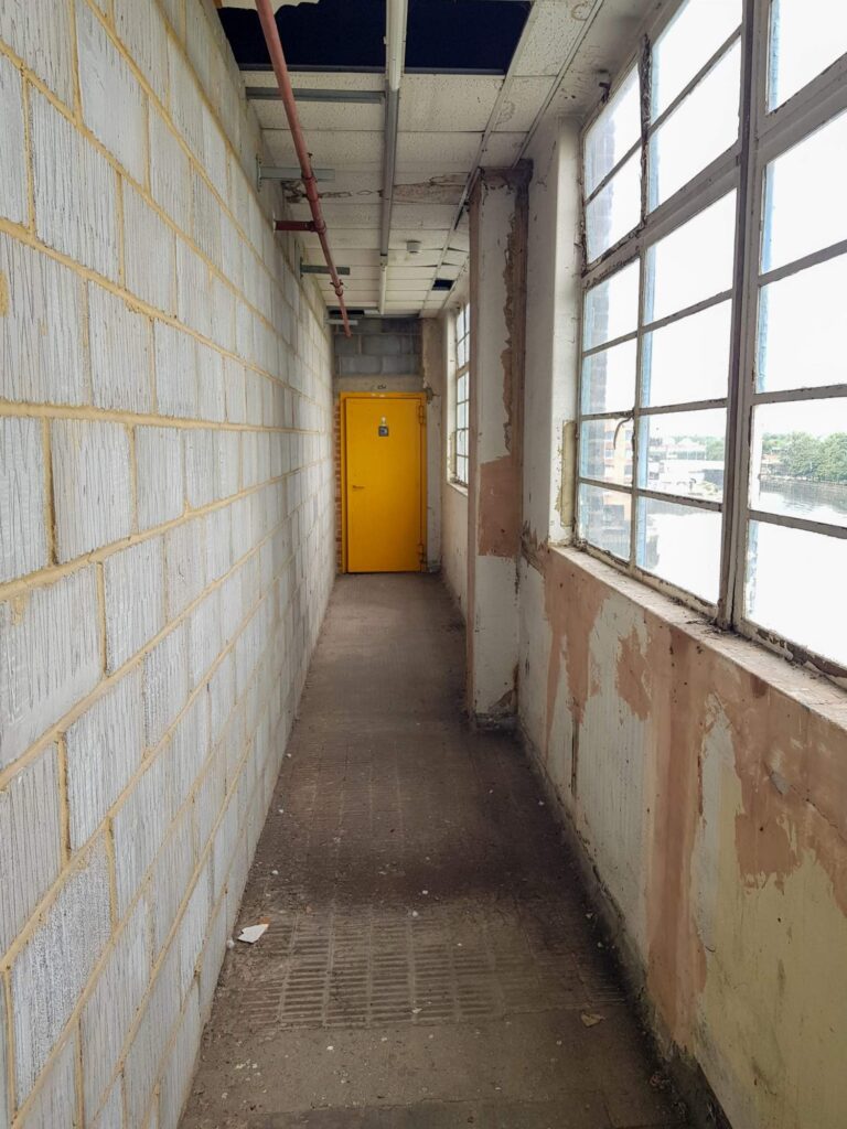 Large Period Warehouse in E3 image 29