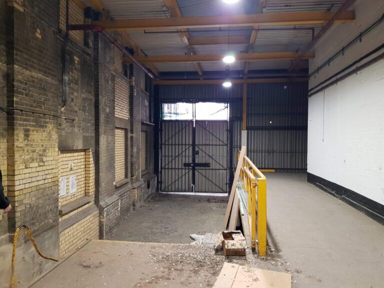 Large Period Warehouse in E3 image 32