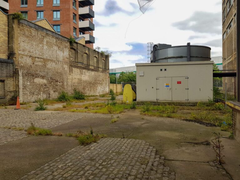 Large Period Warehouse in E3 image 58