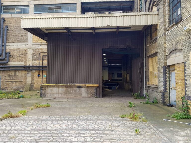 Large Period Warehouse in E3 image 60
