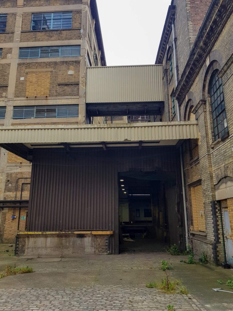 Large Period Warehouse in E3 image 61