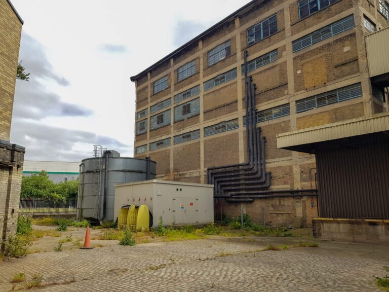 Large Period Warehouse in E3 image 57