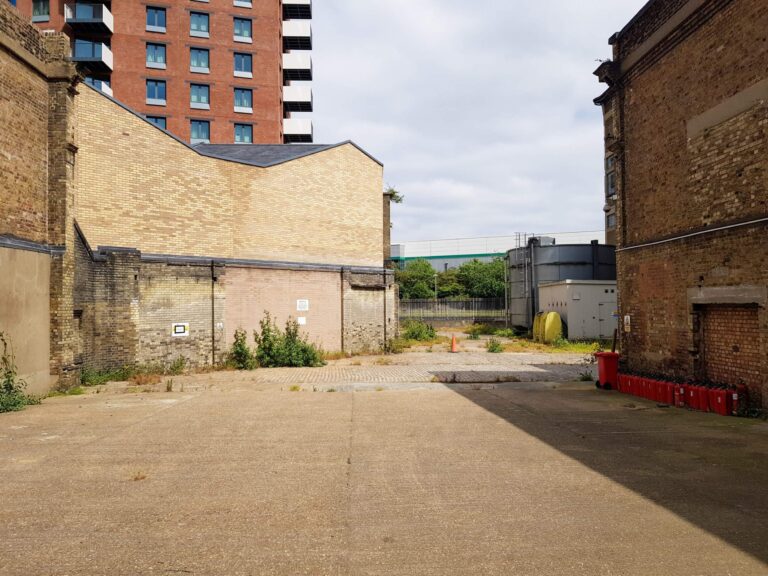 Large Period Warehouse in E3 image 55
