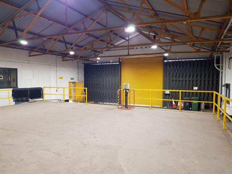 Large Period Warehouse in E3 image 50