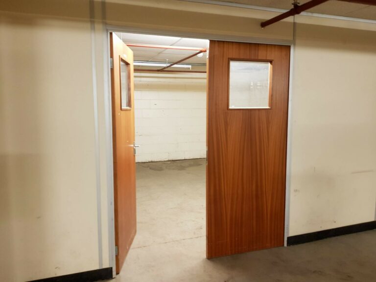 Large Period Warehouse in E3 image 33