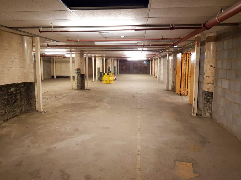 Large Period Warehouse in E3 image 34