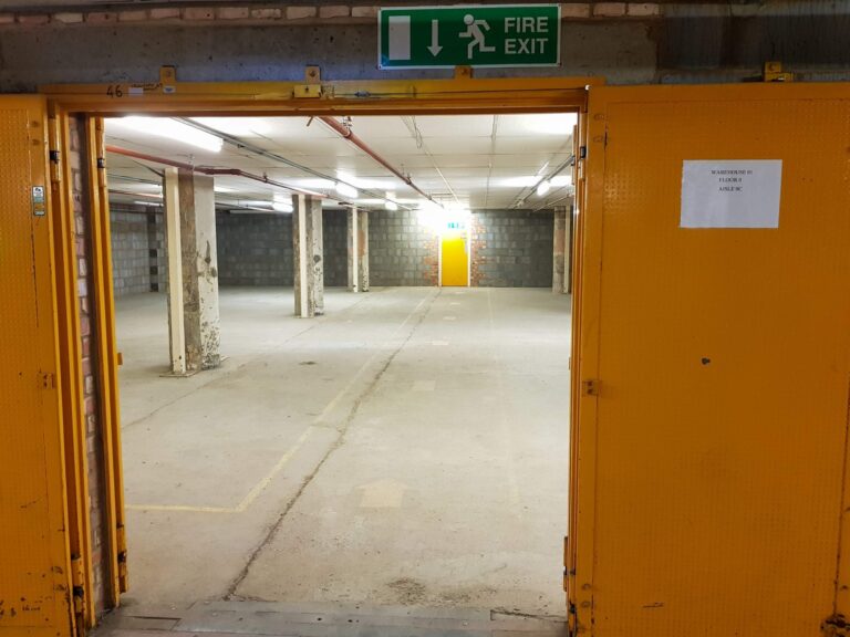 Large Period Warehouse in E3 image 35
