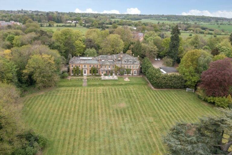 Large Period Manor House in Hertfordshire image 23