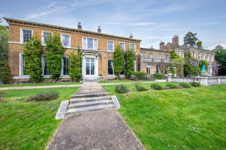 Large Period Manor House in Hertfordshire image 25