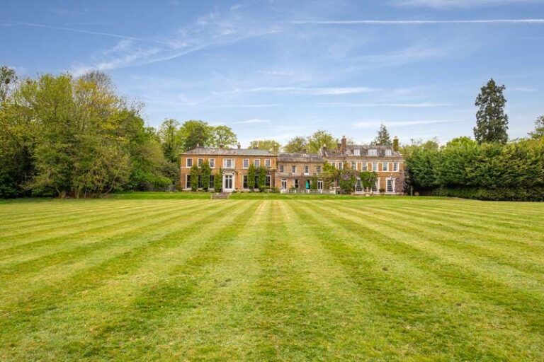 Large Period Manor House in Hertfordshire image 26