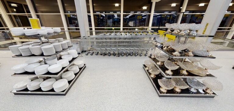 Large Supermarket in Slough image 5