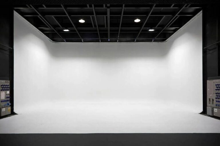 Large Sound Proofed Studio in Park Royal image 8