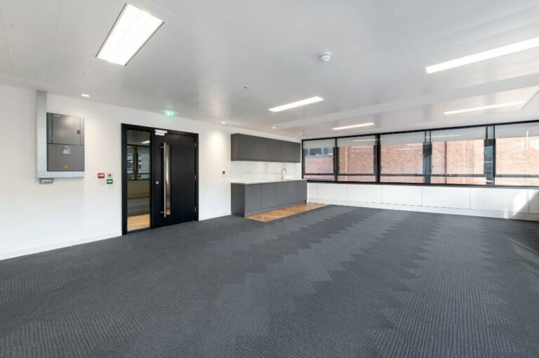 Large Office Building in Croydon image 7
