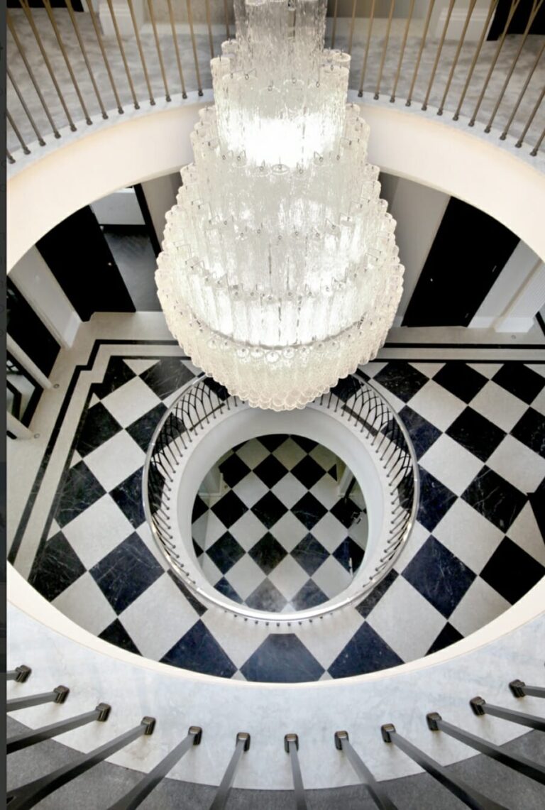 Grand Surrey Mansion image 6