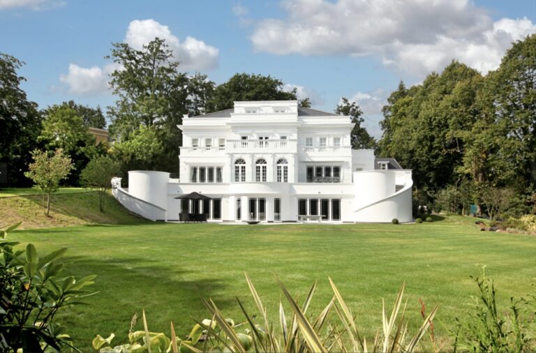 Grand Surrey Mansion image 3