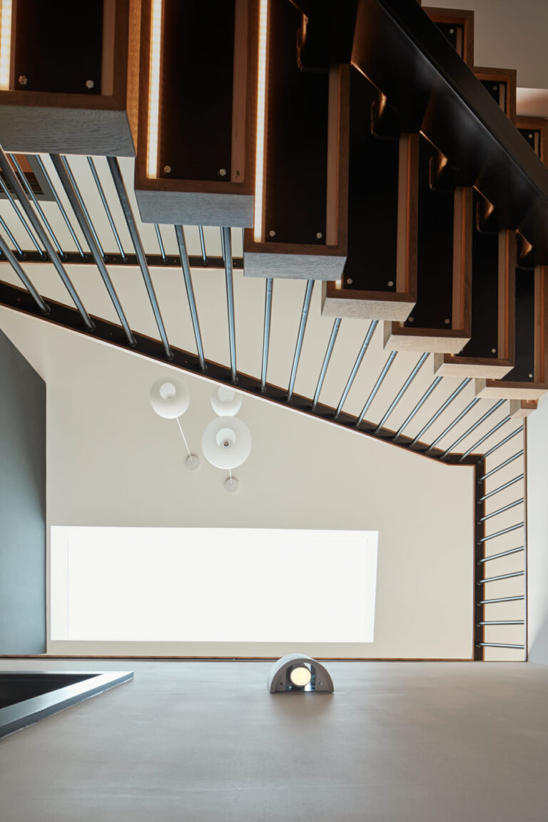 Grand Designs House Surrey image 44