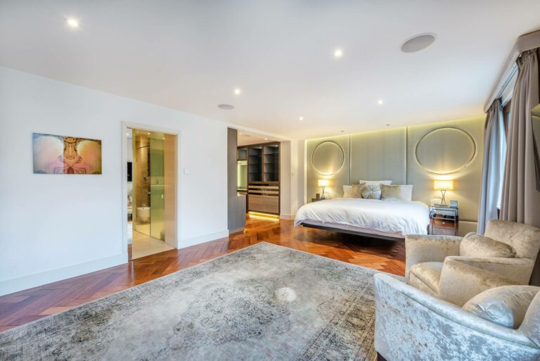 South West Penthouse image 15