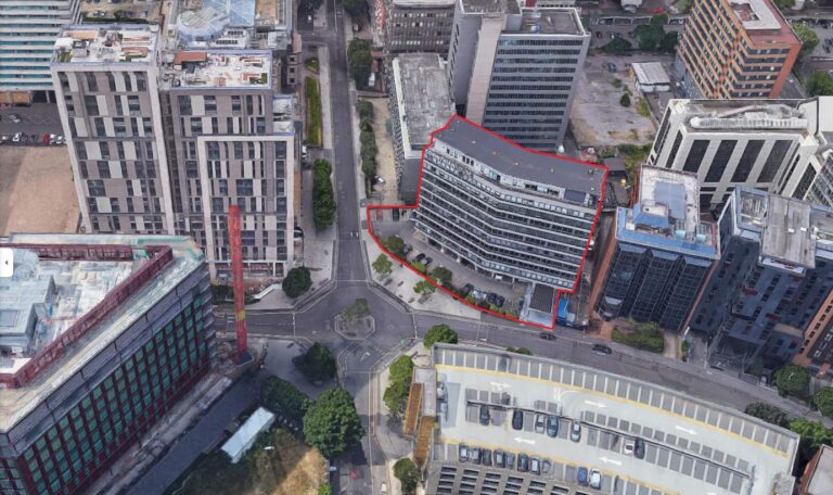 Large Office Building in Croydon image 15