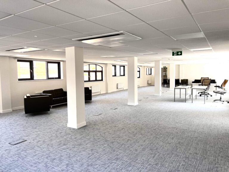 Vacant Offices in City image 5