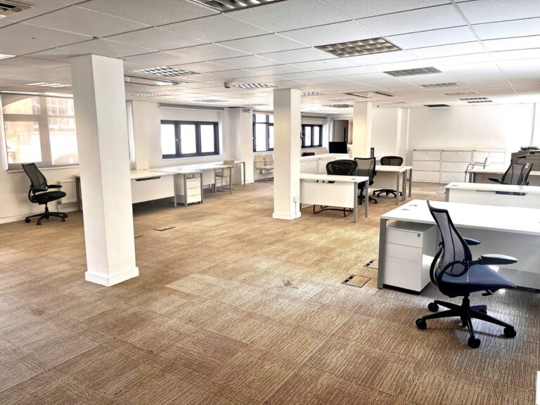Vacant Offices in City image 11